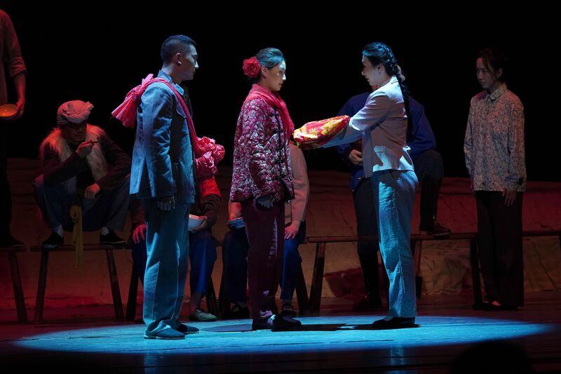 三卷本百万字《平凡的世界》浓缩为2.5小时青春版话剧,“高穷帅”戳中泪点6