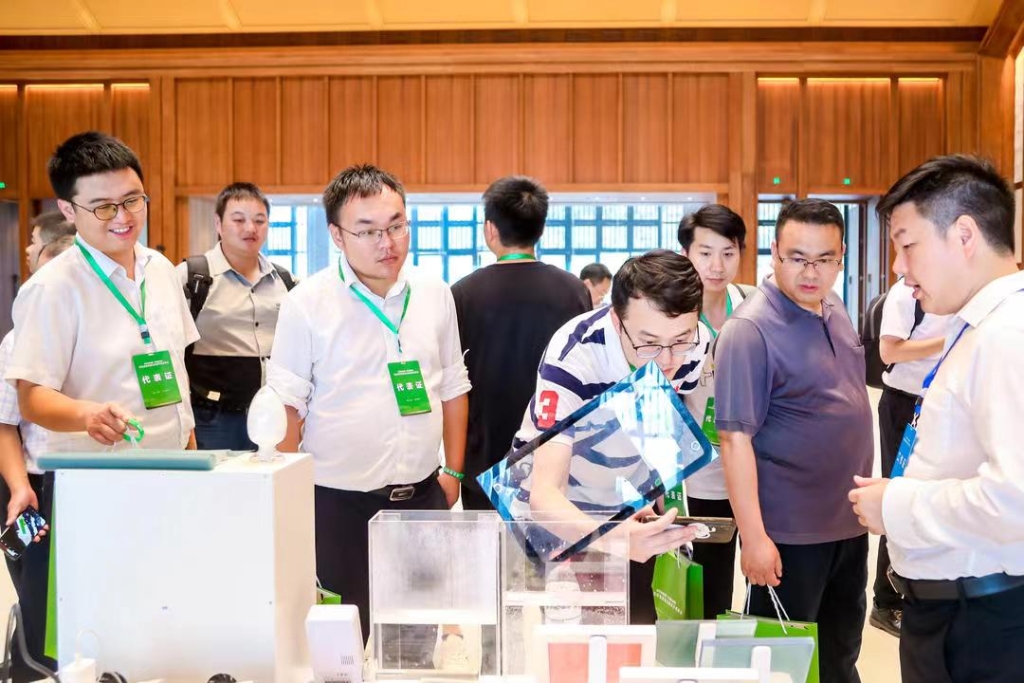 观摩会上展示了在建广阳岛国际会议中心项目在绿色建造实践中所运用的新技术、建材等。中建八局供图