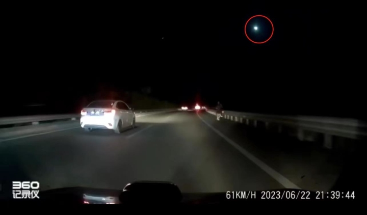 四川成都上空惊现UFO？专家：火流星！