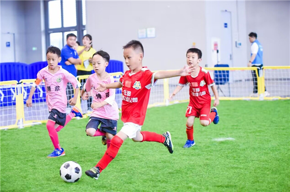 幼儿足球比赛现场。重庆国际博览中心供图  华龙网发