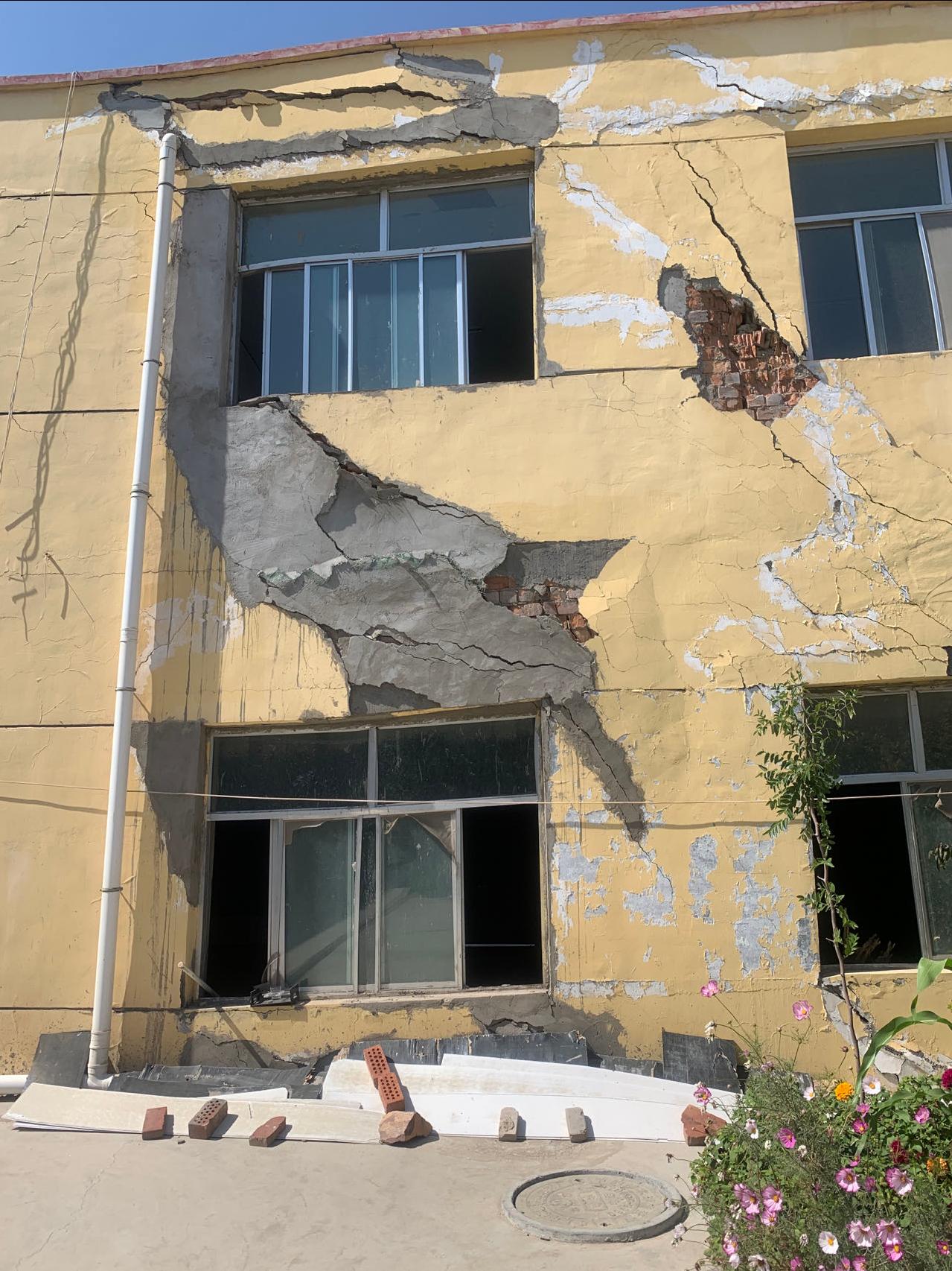 一场拉锯近6年的诉讼：地基下沉商铺成危房，资料缺失鉴定难2