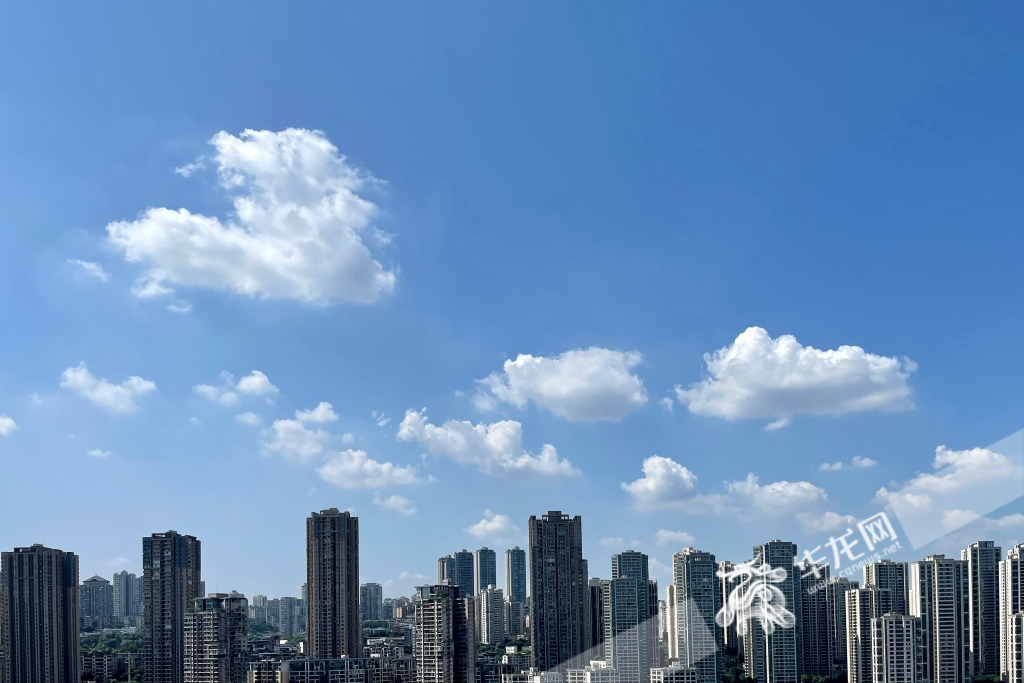 晴朗天气持续，出门需注意防晒。华龙网-新重庆客户端 首席记者 李裕锟 摄