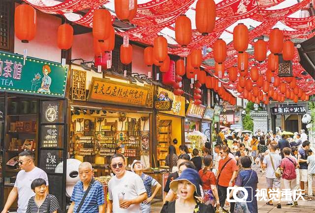 端午假期 重庆消费市场迎来小高潮 累计消费同比增长12.2%，较2019年同期增长2.6%