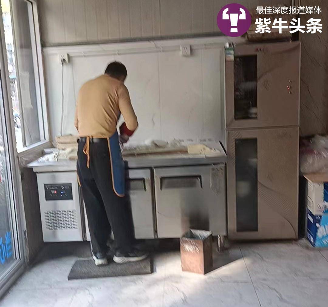 小伙晒特殊博士毕业照：我的成才路是爸妈无数碗手擀面铺就的！4