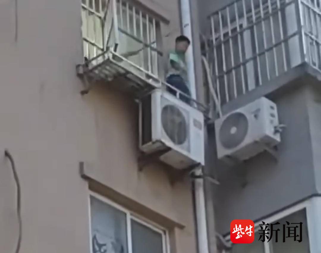 安徽一男孩被家人棍打跳楼，律师：监护人或涉嫌过失致人重伤罪
