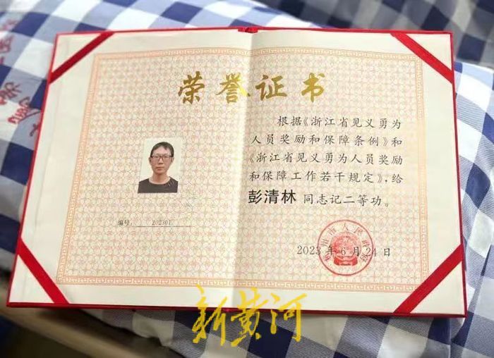 网上多位女生喊话求婚 跳江救人外卖小哥回应并公开择偶标准5