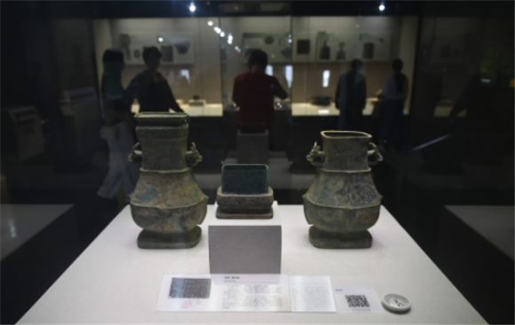 6月27日，游人在位于河南省安阳市的中国文字博物馆参观。新华社记者 鲁鹏 摄