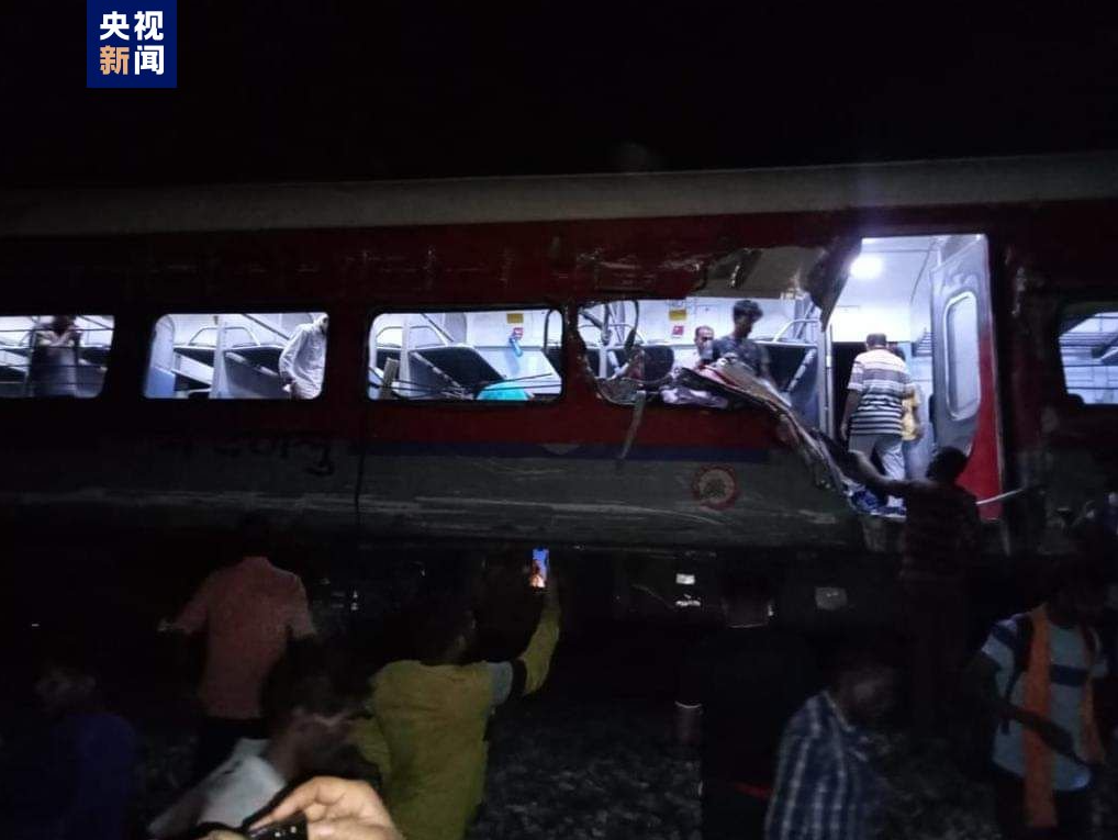 持续更新丨印度奥迪沙邦发生列车相撞事故 已致288人死亡约900人受伤4