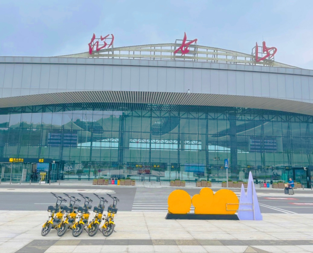 Songguo Mobility opens a bicycle lane connecting Chongqing Xiannvshan Airport and Fairy Mountain National Forest Park. (Photo provided by the interviewee)