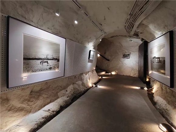 在防空洞里打造的展览，成游客新晋打卡地。受访单位供图 华龙网发