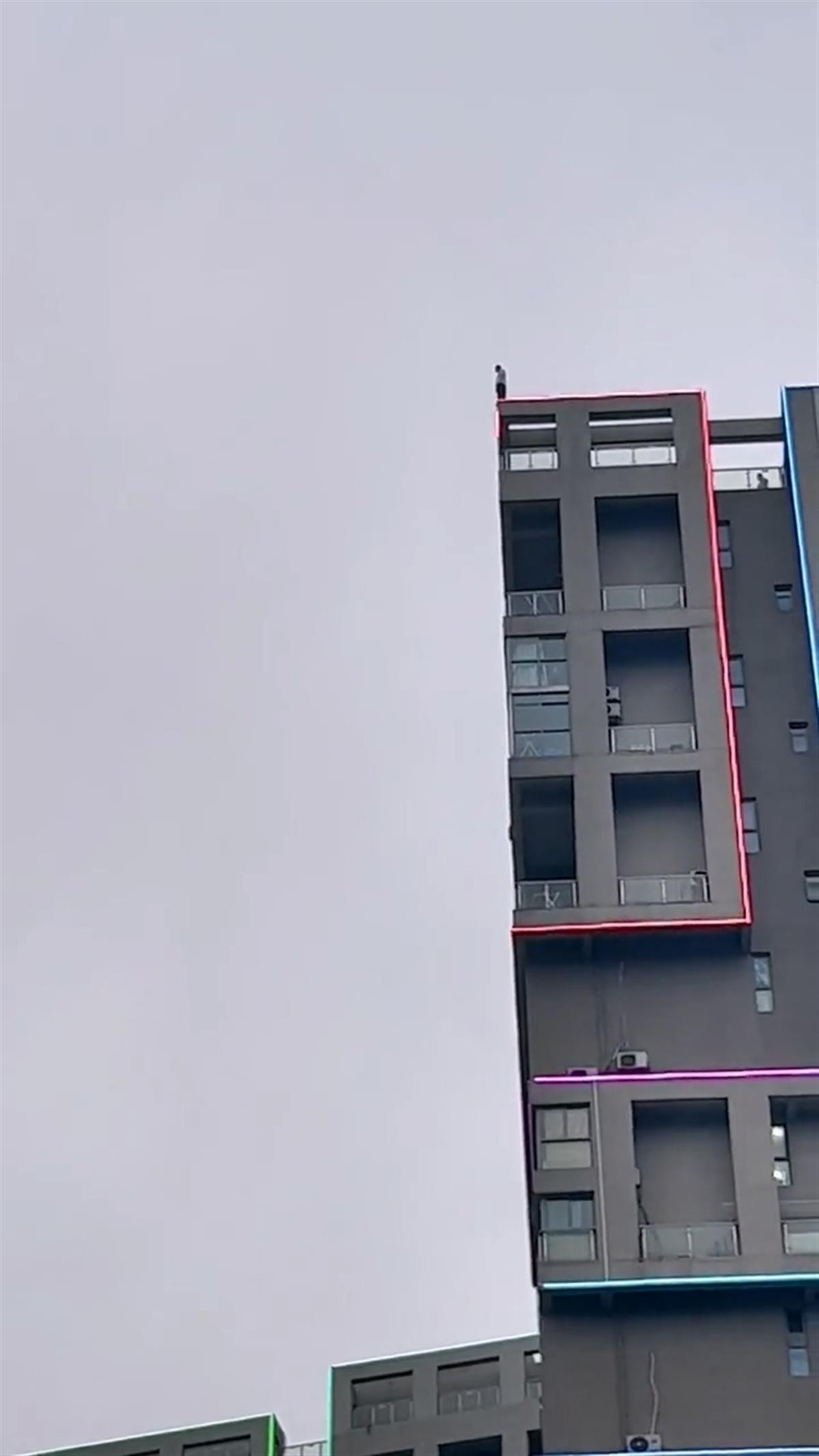 警方通报男子发表怂恿跳楼等不当言论：已被行政拘留2