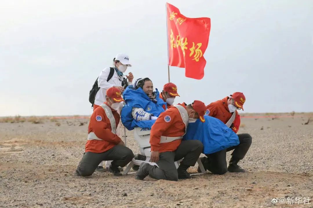费俊龙、邓清明、张陆到地球了！早饭吃……5