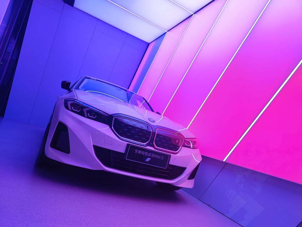 全新纯电动B级家轿BMW i3。 华龙网-新重庆客户端 曹凯 摄
