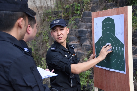 周大勇正在指导训练。云阳县公安局供图 华龙网发