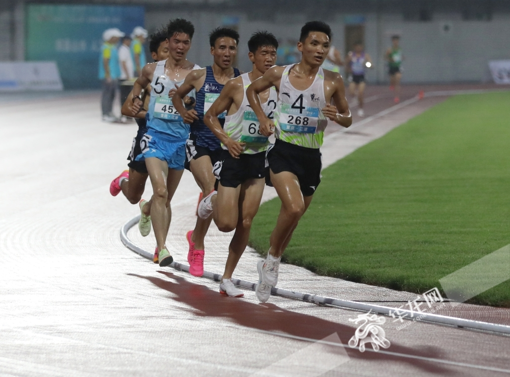 The runners are running in the rain to win the men's 5000m race. 