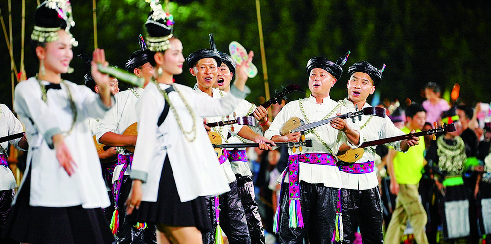 现场5万余人观赛 韩乔生激情解说 欧文录视频打Call……继村BA后 贵州村超再出圈3