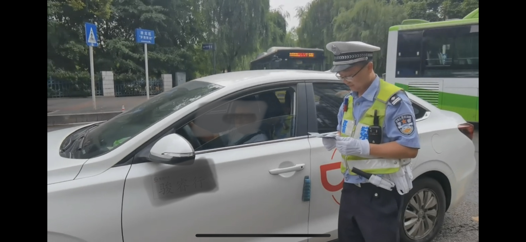 高考路段违法鸣笛,驾驶员被罚。渝北公安供图