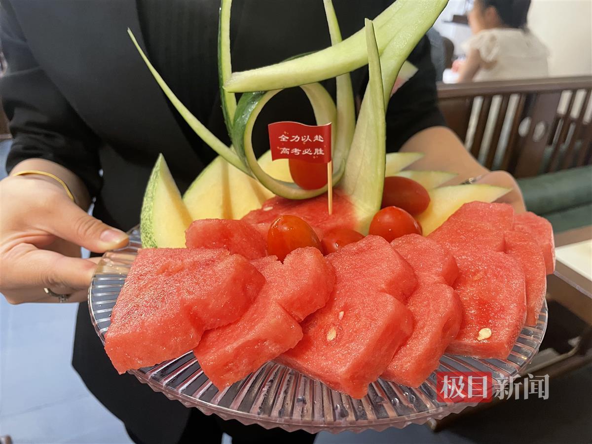 高考餐、“夺魁”花束、糕粽礼盒……“高考经济”火了2