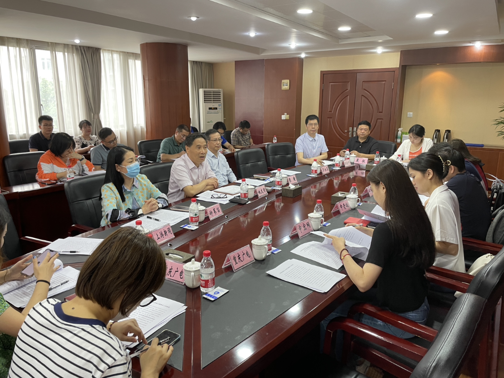 “以学铸魂·重庆见行动”主题宣传采访报道团走进市教育技装中心。
