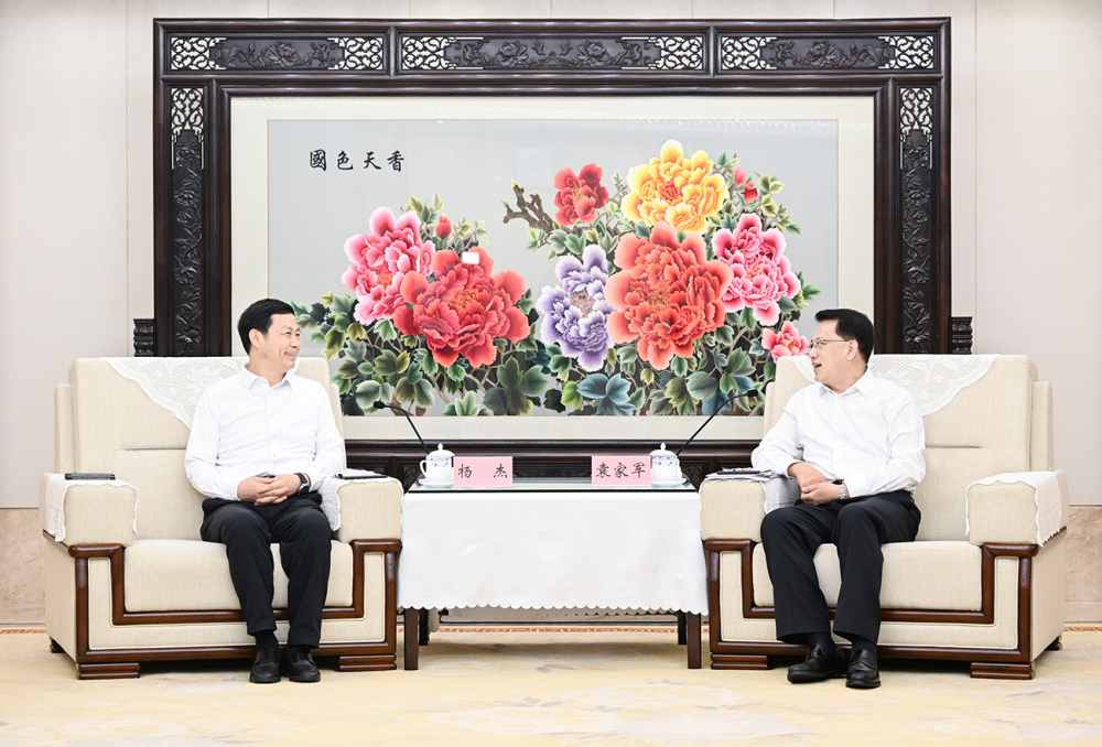 重庆市与中国移动签署战略合作协议 袁家军会见杨杰一行并见证签约1