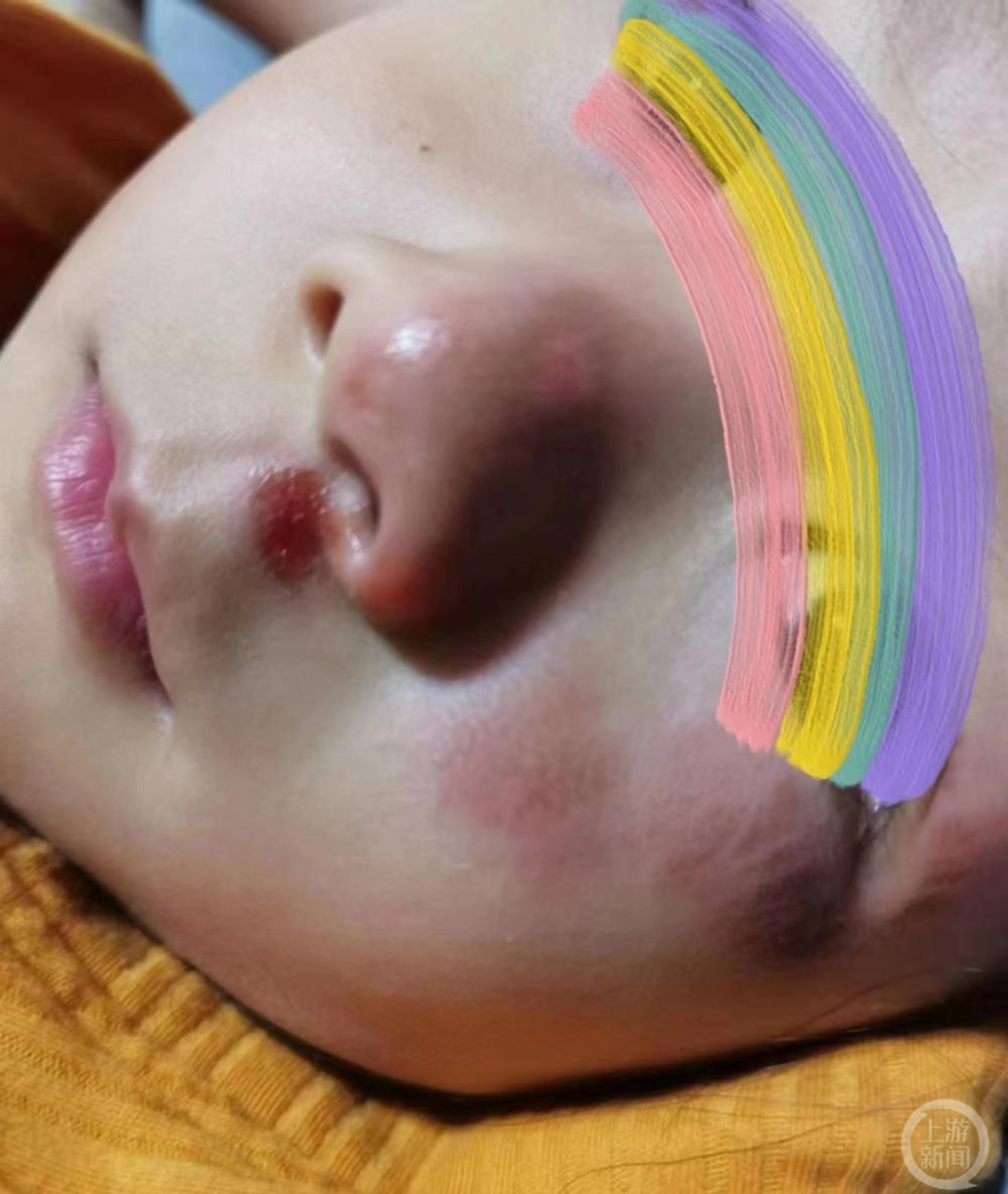 迪士尼被插队者撞倒受伤女童家长发声,多名游客反映黄牛插队占位猖獗2