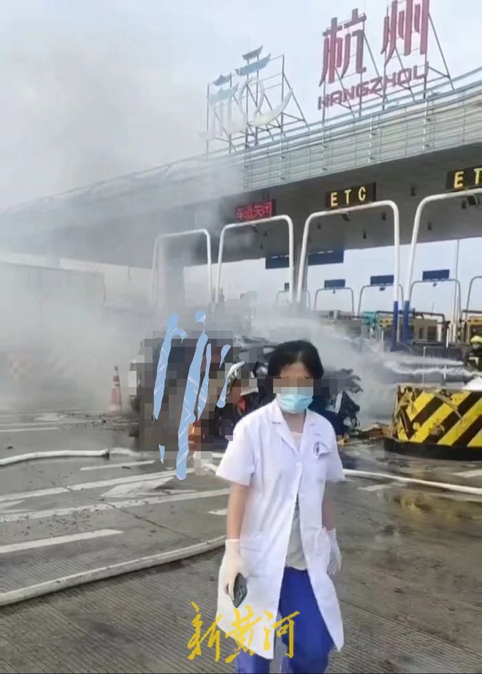 新能源车撞击收费站致4死背后:事发时车速114.5km/h,租车公司称司机接私单2