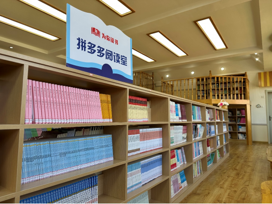 “为你读书”公益行动为珲春第四小学图书阅览室带来丰富的书籍。通讯员 李雪筝 摄