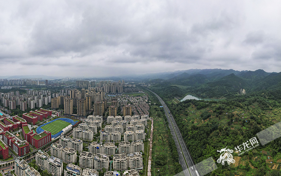 中心城区以阴雨天气为主。华龙网-新重庆客户端 首席记者 李文科 摄