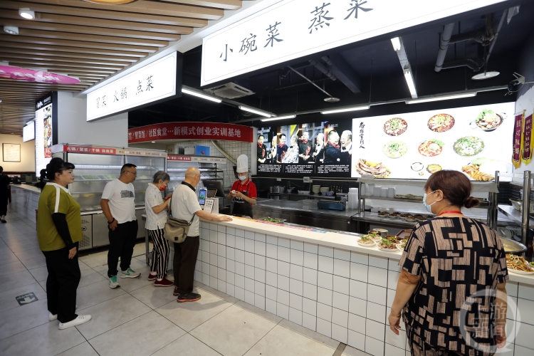 让老人在“家门口”吃好饭！8月底前 重庆各区县至少建成1家老年食堂1