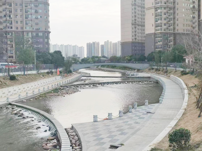 郑州通报金水河整治工程情况:河道挂贴花岗岩造价约650万6