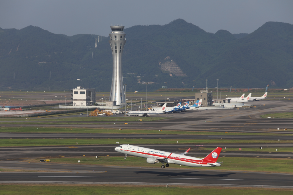 Chongqing Jiangbei International Airport expects to handle over eight million passengers during the summer vacation. (Photo provided by the news center of Chongqing Jiangbei International Aiport)