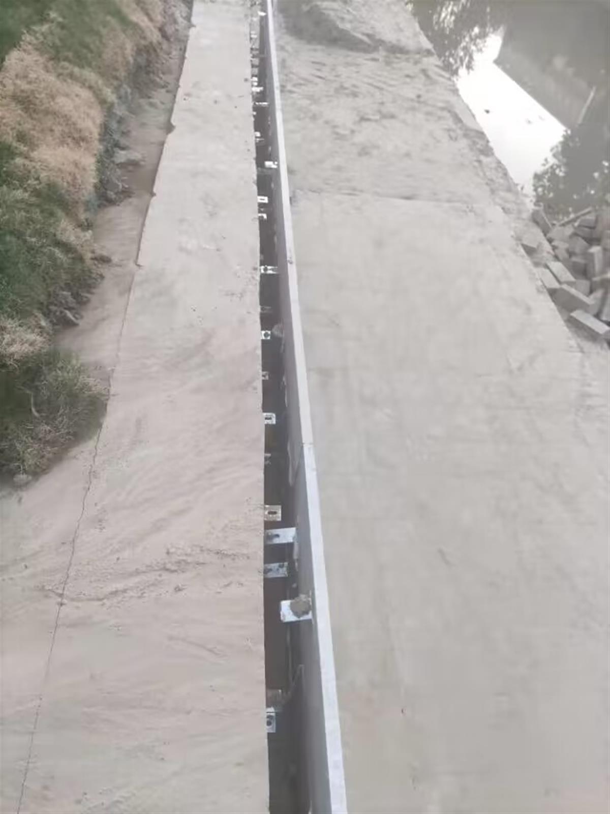 郑州金水河挂贴石材现场:施工人员称每平方米成本不超过500元，当地称石材挂贴总造价650万2