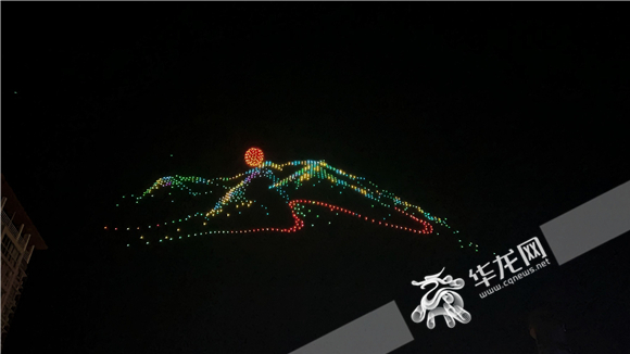 无人机摆出明月山造型。华龙网-新重庆客户端 陈楚瑜 摄