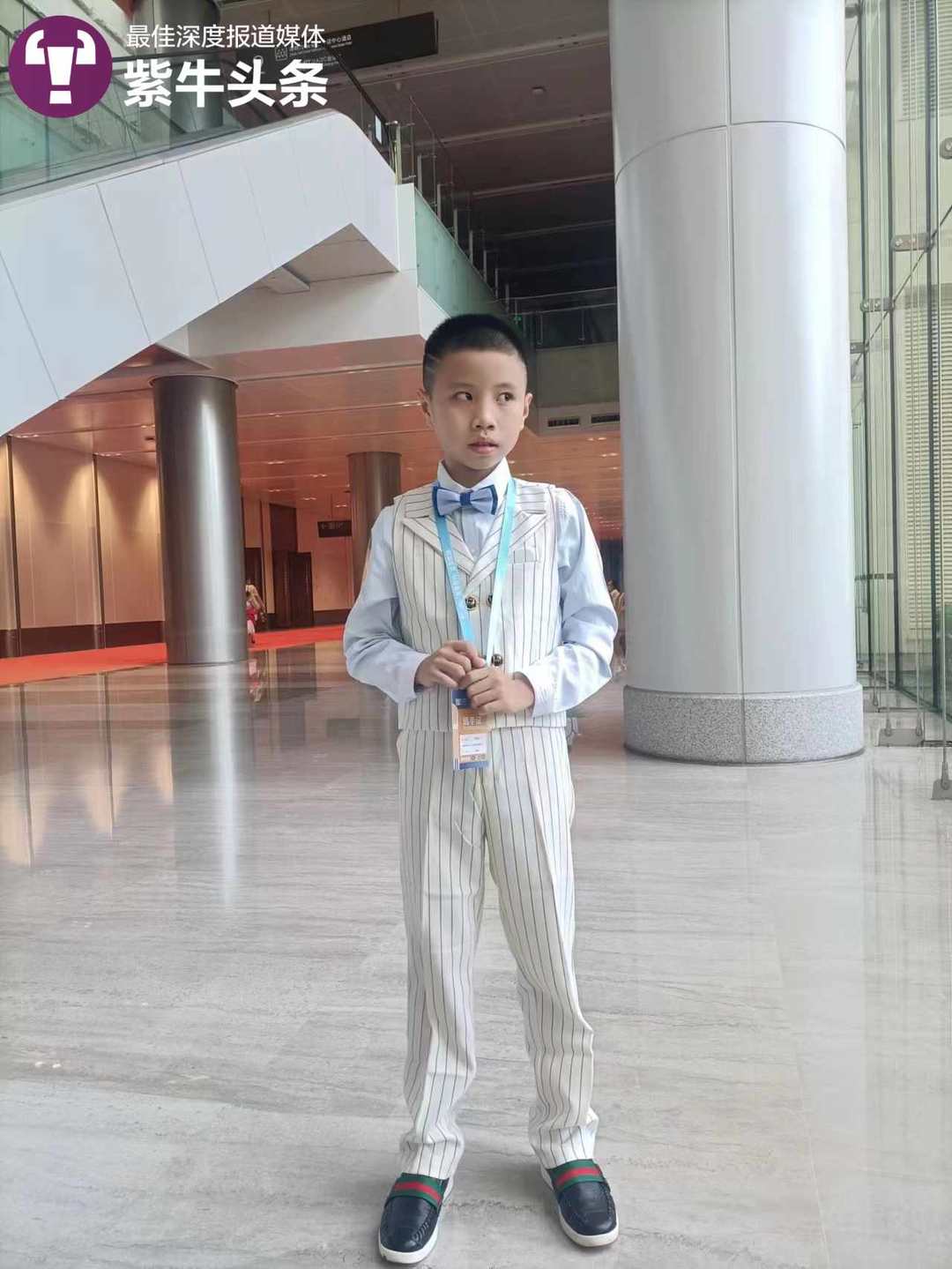 13岁音乐盲童被赞“满级小孩”，还自拍自剪视频成20多万粉丝博主8