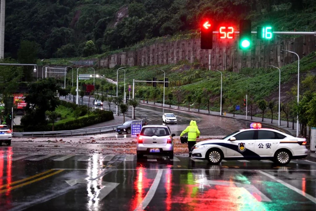 民警正在执勤。警方供图