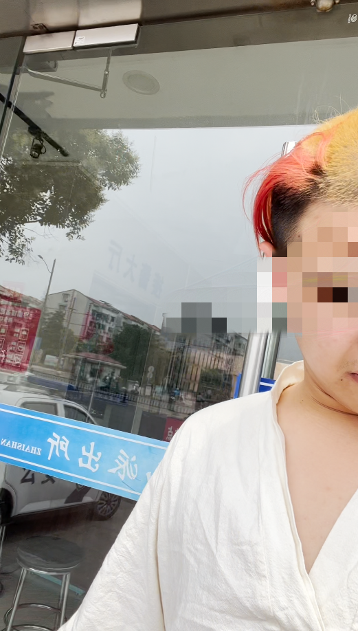 “黑社会欠钱不还，求同城打手相助”？这出连续剧的“网红导演”被抓了！4