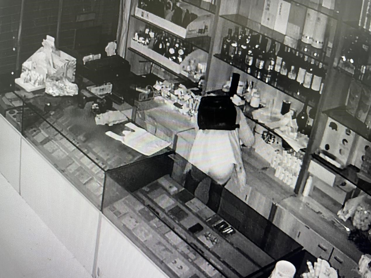 案发现场监控画面截图。酉阳警方供图