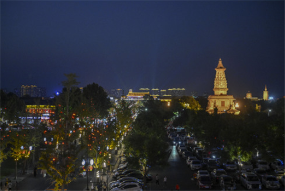 这是7月17日晚拍摄的正定古城夜景。新华社记者 郝建伟 摄
