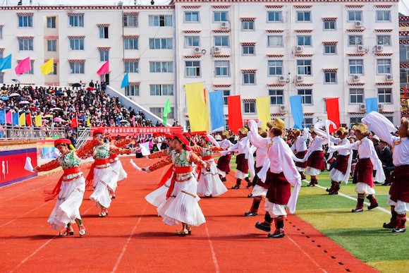 独具特色的民族舞蹈。芒康县委宣传部供图 华龙网发