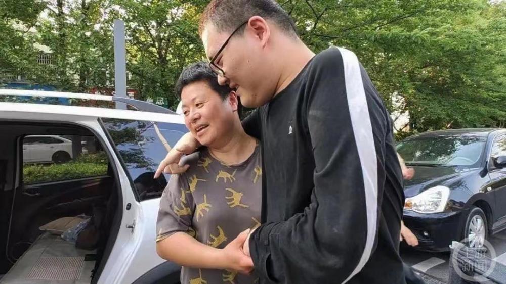 江苏靠两指完成答卷考了632分的“轮椅男孩”要到南京上大学了3
