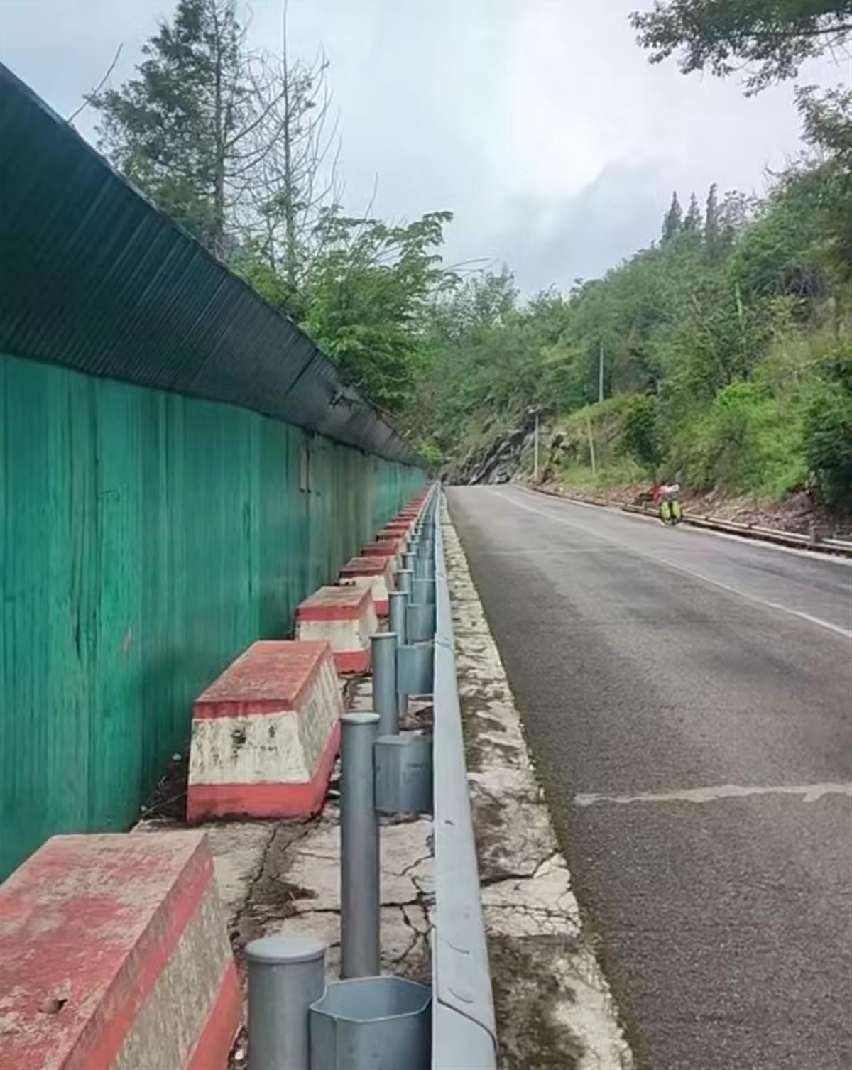 严禁偷窥祖国大好河山?多地“挡景围墙”先建后拆,专家:筑墙有悖景区公益属性2