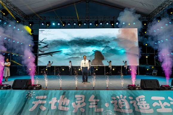 巫溪县委书记李卫东宣布第五届中国（重庆·巫溪）巫咸文化旅游季开幕。尹诗语 摄