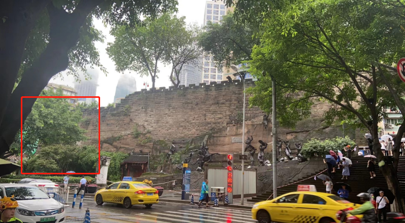 图左塌方处