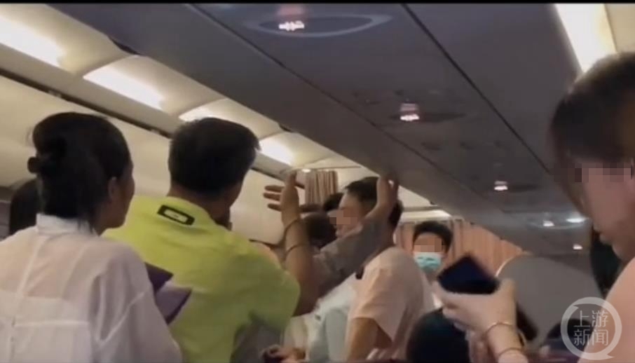 上海飞普吉岛一航班中途滞留7个半小时，航司：因天气备降马来西亚槟城1