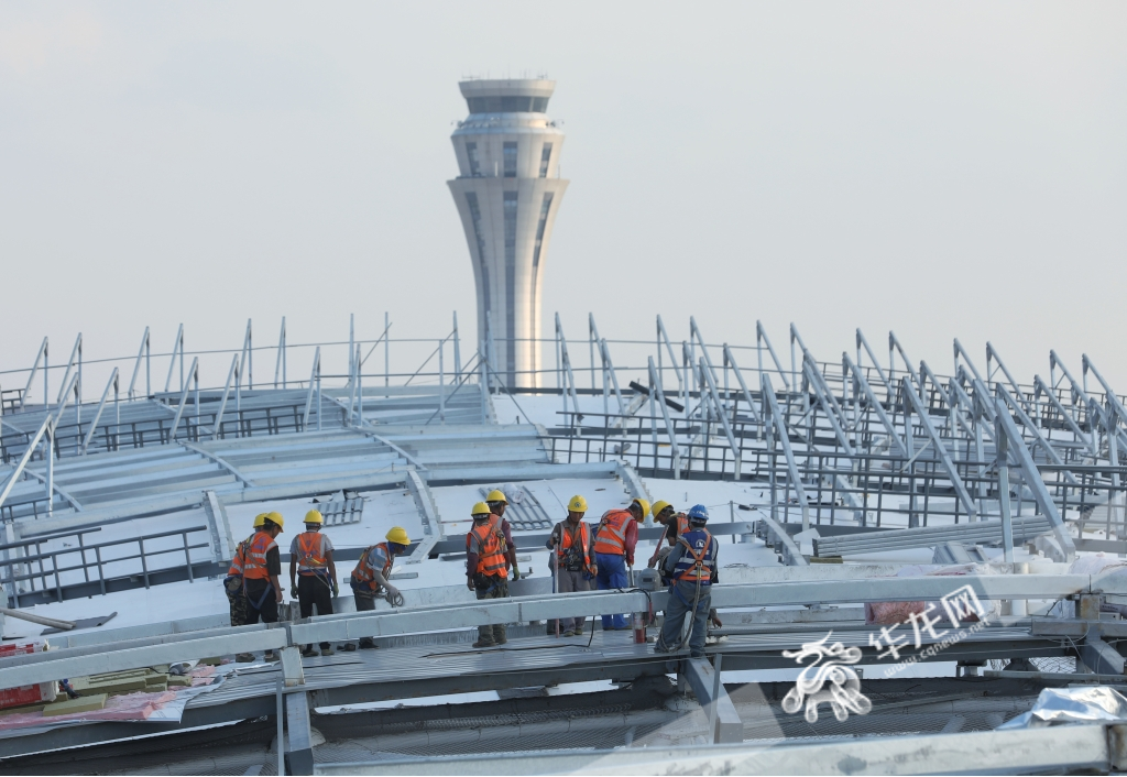 Workers are working on top of Terminal T3B. 