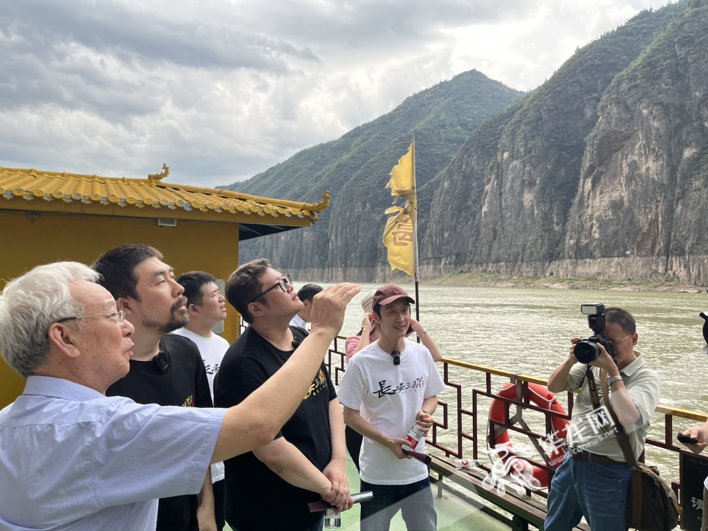 The creative team takes a boat trip to the Three Gorges.