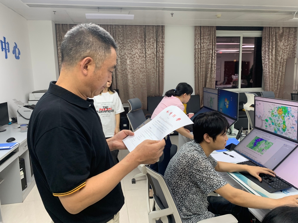 市水文总站增加值班人员强化值班值守,加密会商。重庆市水利局供图