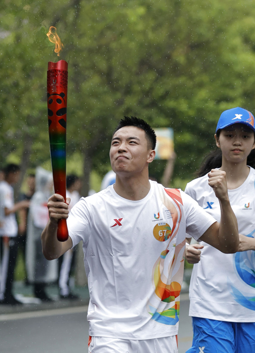 成都第31届世界大学生夏季运动会火炬传递圆满成功2