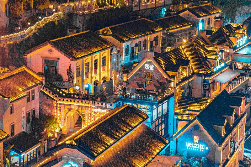 重庆打造龙门浩老街等特色消费场景。受访者供图