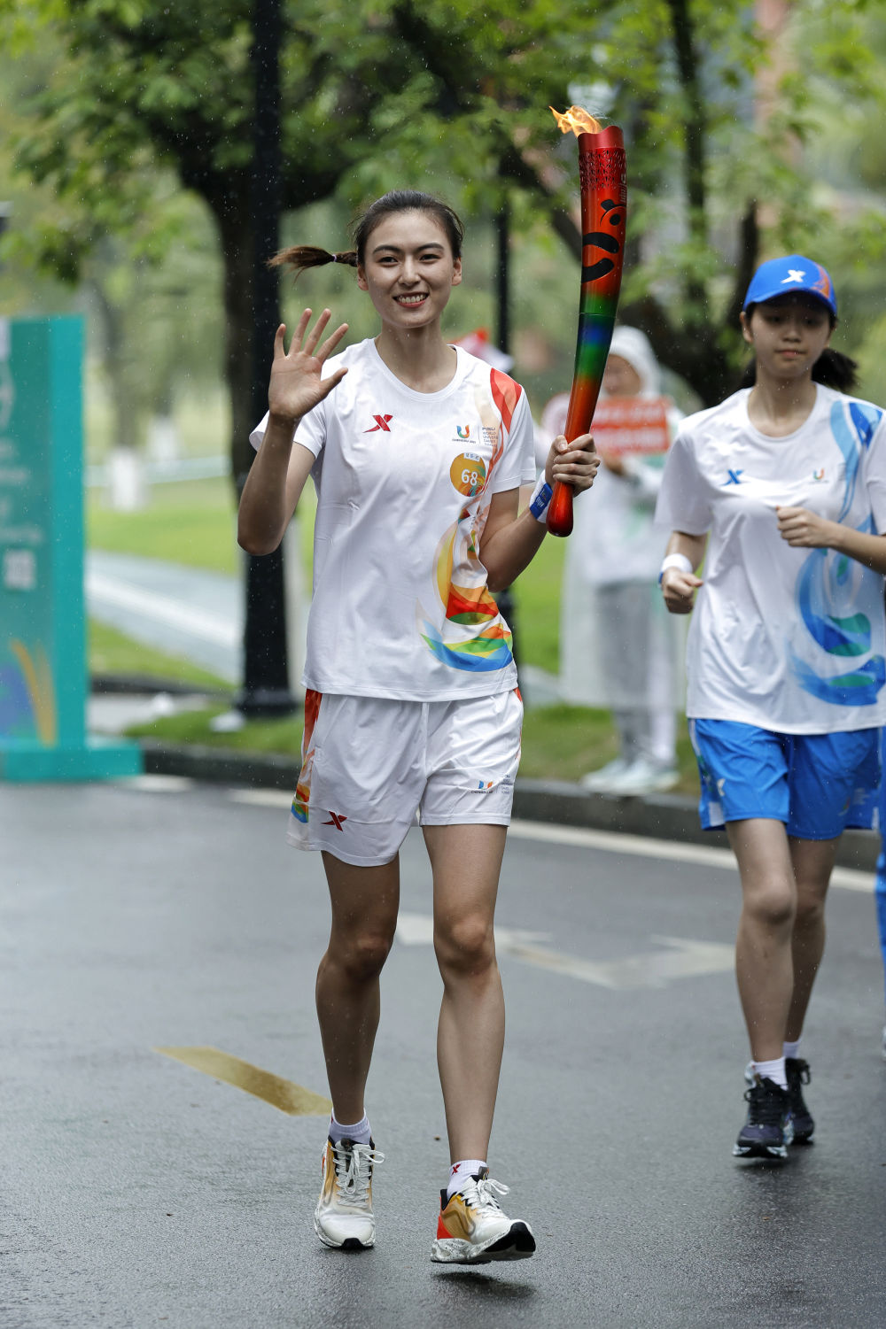 成都第31届世界大学生夏季运动会火炬传递圆满成功1